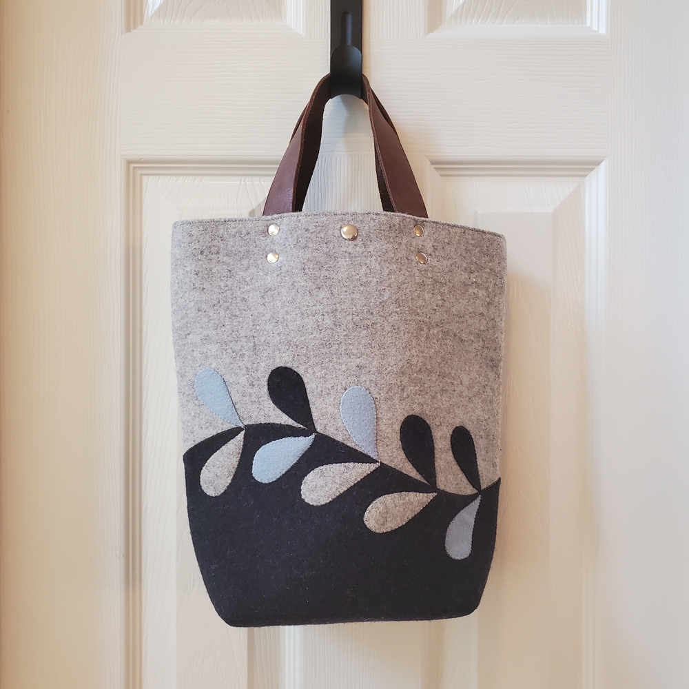 Artisan Made / Ig-elkott / Two Tone Leaf Design / Tote Bag With Leather Handles
